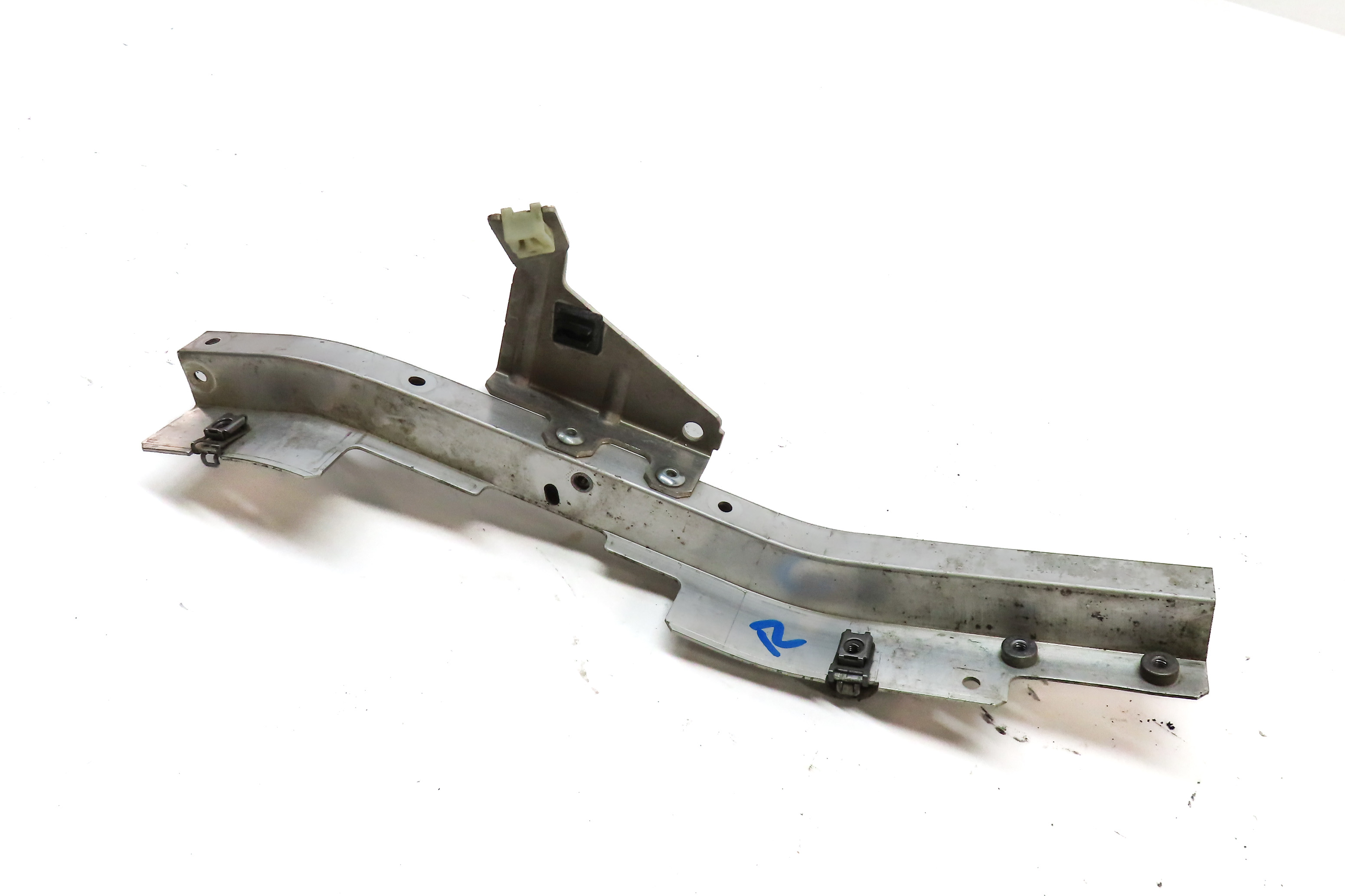 2015 BMW X5 (F15) FRONT RIGH PASSENGER HEADLIGHT LAMP MOUNT BRACKET (Gray) — exact item pictured